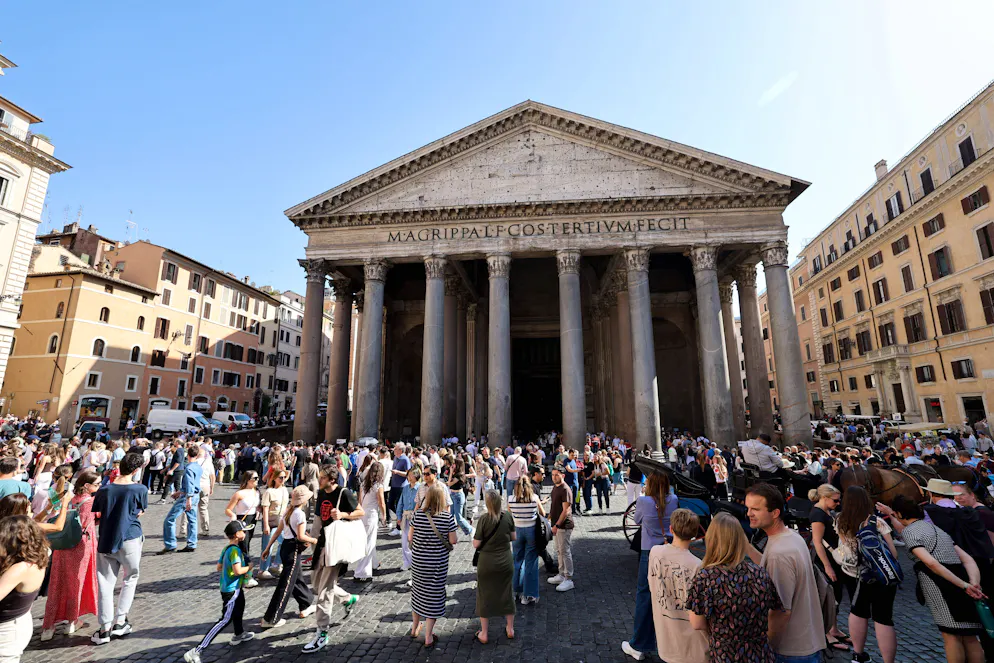È stata probabilmente a causa della gran massa di turisti che i genitori hanno perso di vista la figlia di 7 anni.