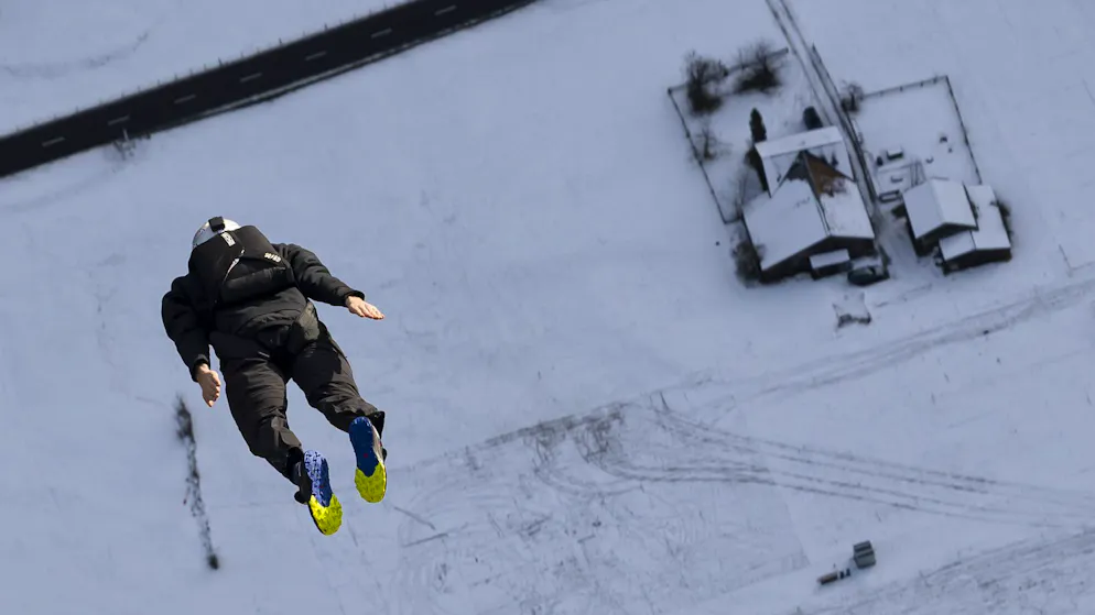 Autriche. Une Suissesse tombe dans le Rhin après une collision en wingsuit