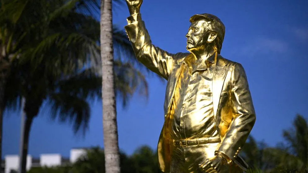 «Nous vénérons Jésus, pas Trump». Une statue géante de Trump en or bénie en Floride : «ce n'est pas de l'idolâtrie», jure le pasteur