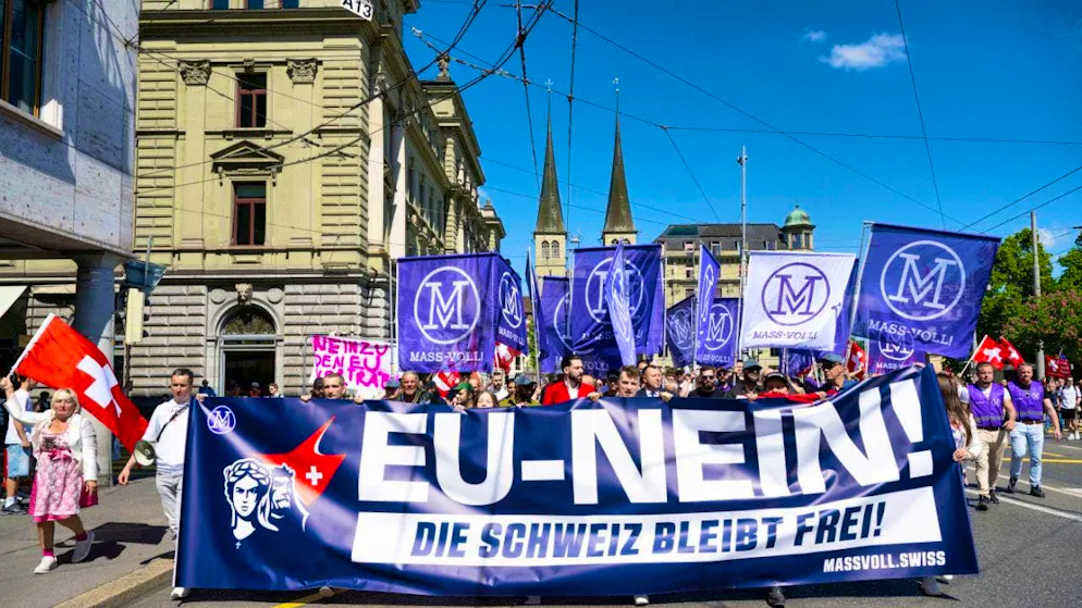 Rallies by and against Mass-Voll come to an end - Gallery. Around a thousand people took part in the Mass-Voll demonstration.