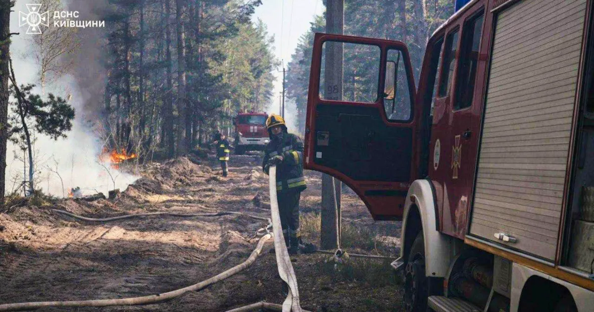 Ukraine: Fire department continues to fight fire in Chernobyl exclusion ...