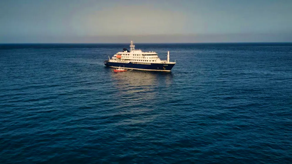 ARCHIVE - Aerial view of the Dutch cruise ship MV Hondius anchored in the Atlantic off Cape Verde. Photo: Arilson Almeida/AP/dpa