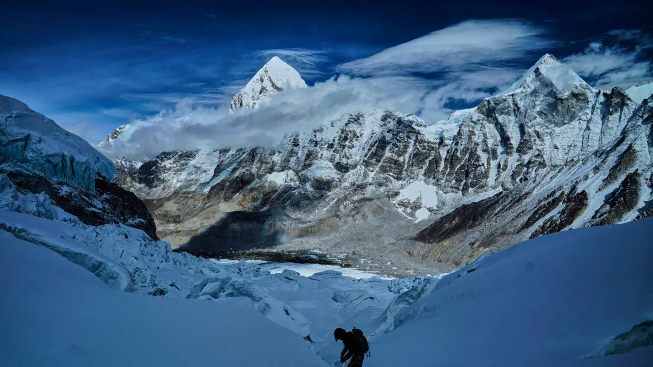 Nepal. Mount Everest: Record number of climbing permits