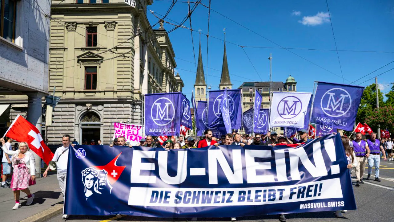 Party. Rallies by and against Mass-Voll come to an end