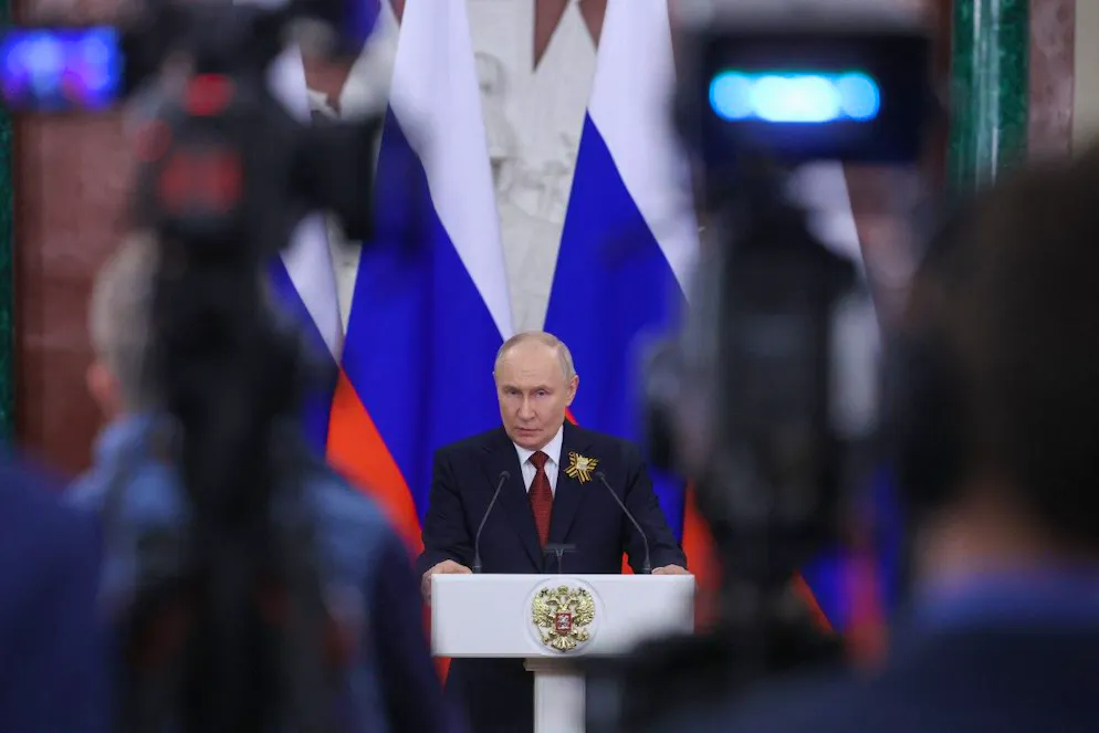 Le président russe Vladimir Putin s’est adressé aux médias après ses rencontres avec des délégations étrangères au Kremlin, à Moscou, le 9 mai 2026.