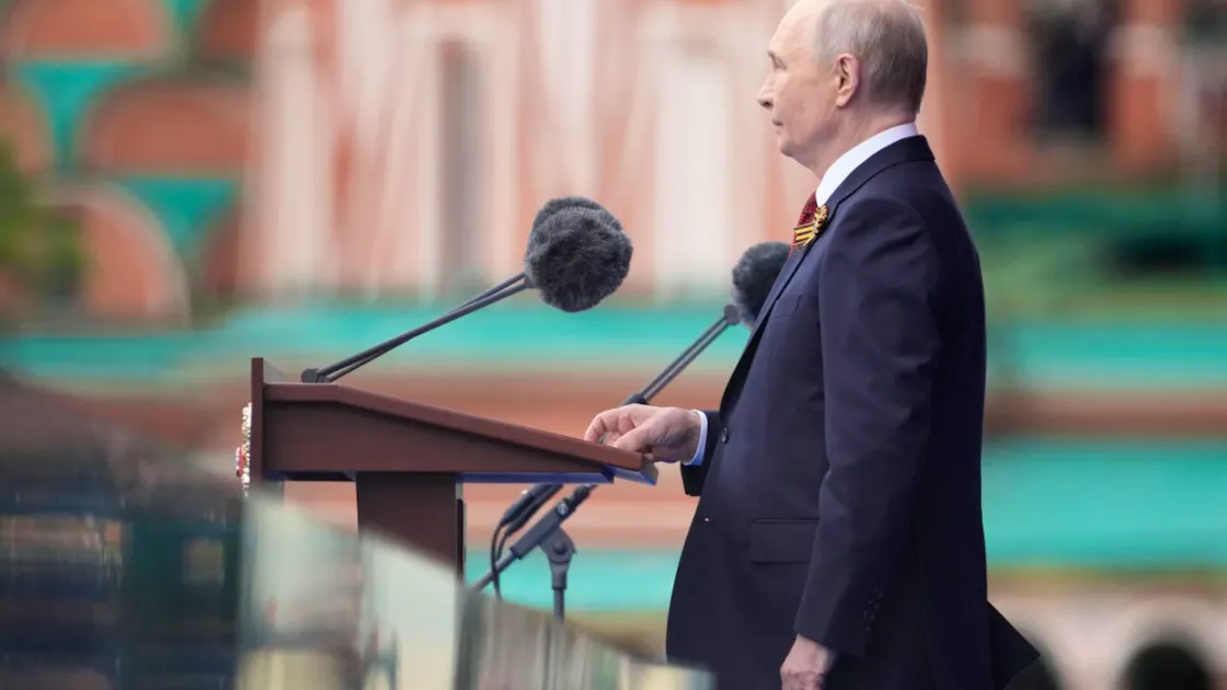 Russland Putin siegessicher im Ukraine-Krieg – Parade ohne Panzer