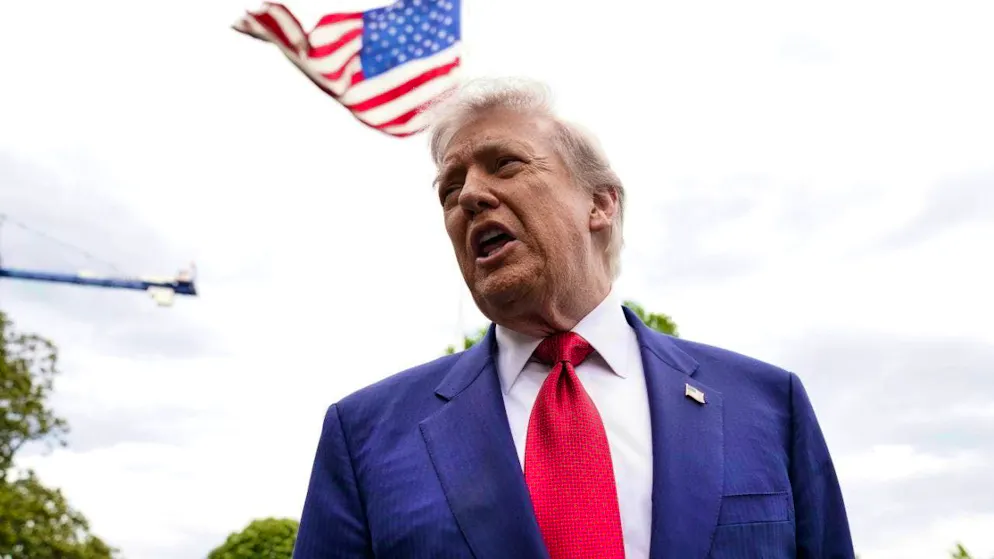 US President Donald Trump speaks to reporters before walking to Marine One on the South Lawn of the White House. Photo: Jose Luis Magana/AP/dpa