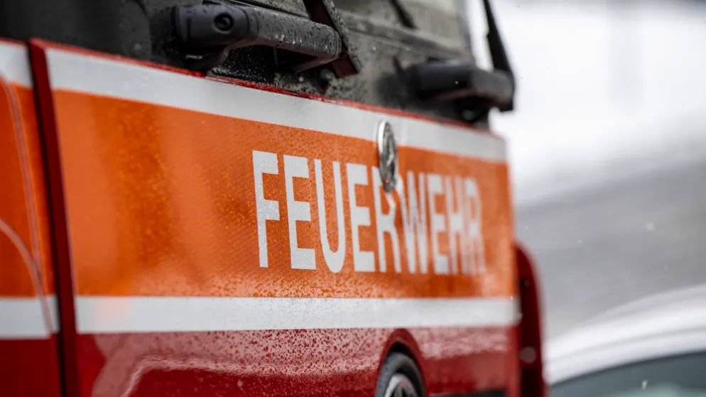 Epaisse fumée. Incendie majeur dans le canton de Glaris : la population invitée à fermer portes et fenêtres