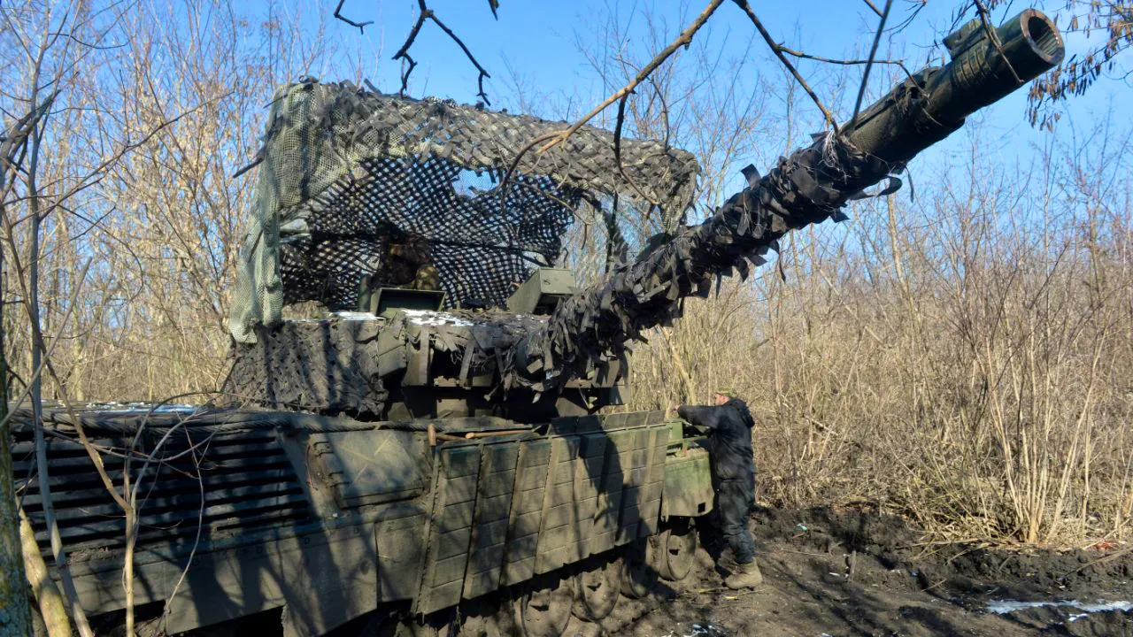 Politics. Ceasefire in Ukraine is used to rotate troops