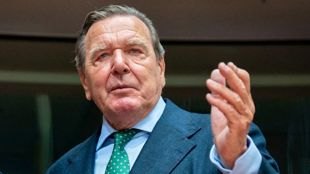 Politica. Ecco chi è Gerhard Schröder, l'ex cancelliere diventato l'uomo di Putin in Germania e in Europa