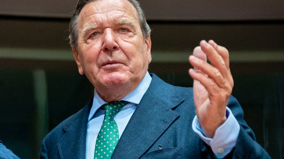 Politica. Ecco chi è Gerhard Schröder, l'ex Cancelliere diventato l'uomo di Putin in Germania e in Europa