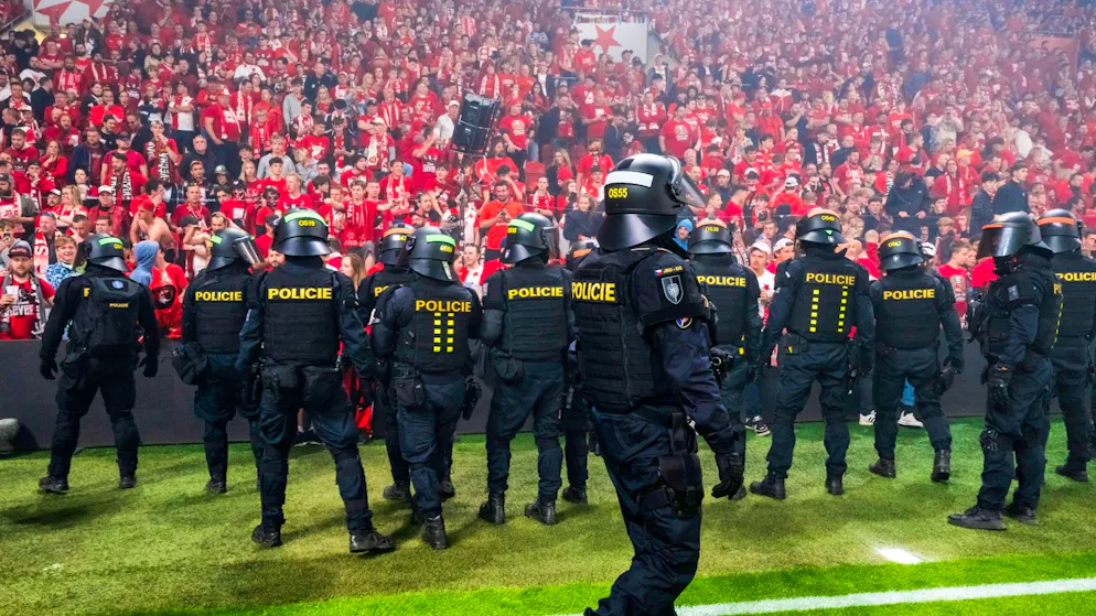 Football. Les supporters du Slavia Prague gâchent la fête du titre