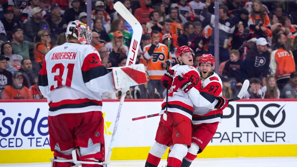 Philadelphia ausgeschieden. Carolina ungeschlagen in den Playoff-Halbfinals der NHL