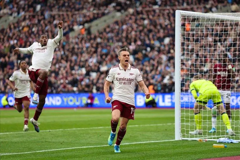 Calcio. L'Arsenal vince e sale a +5