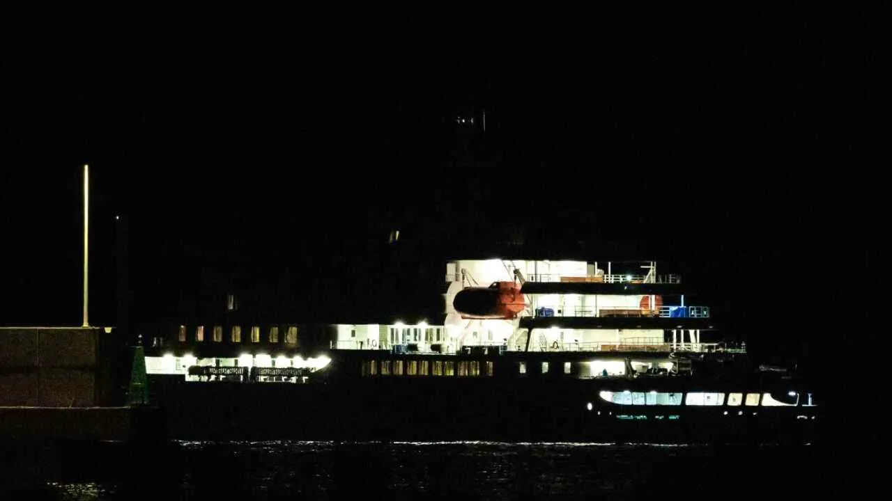 Spain. Ship affected by virus outbreak arrives in Tenerife