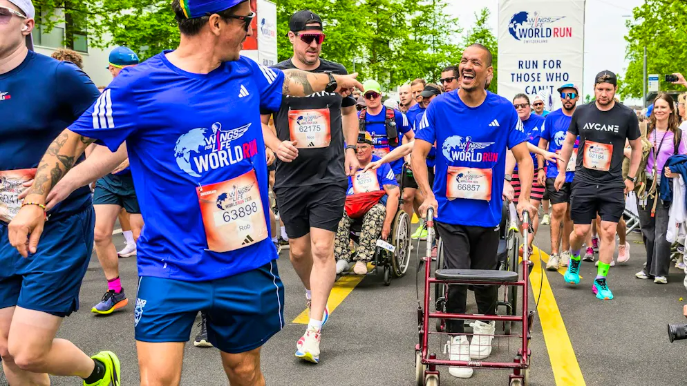 Dave Mzee (right) at the Wings for Life World Run in Zug.