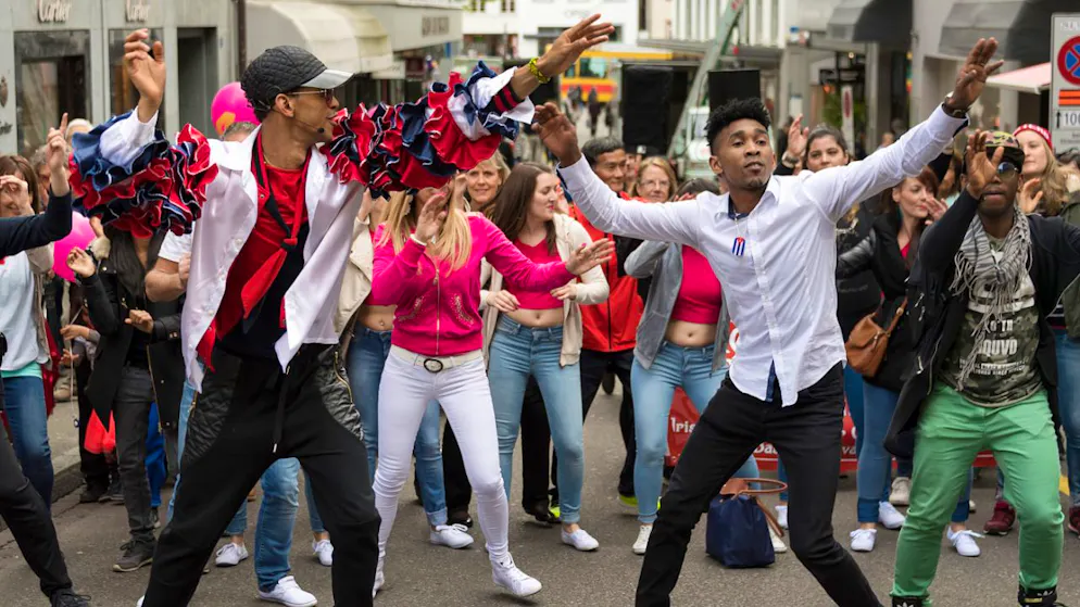 È record. In 115'000 alla Festa danzante in tutta la Svizzera