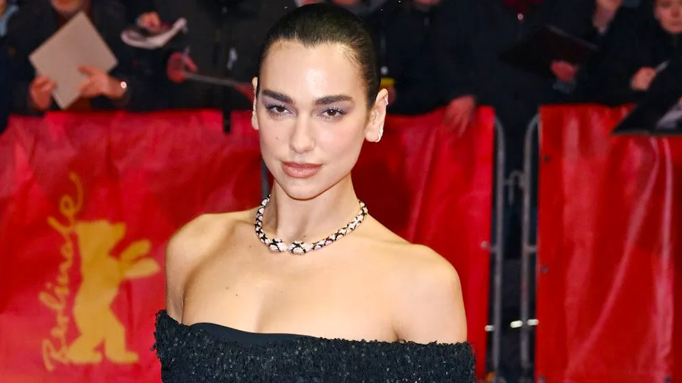 Violazione copyright. Dua Lipa porta Samsung in tribunale: causa da 13 milioni di euro