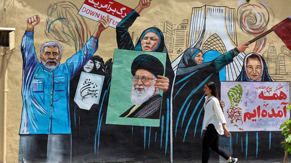 Anti-USA- und -Israel-Propaganda auf einer Mauer in Teheran. (8. Mai 2026)