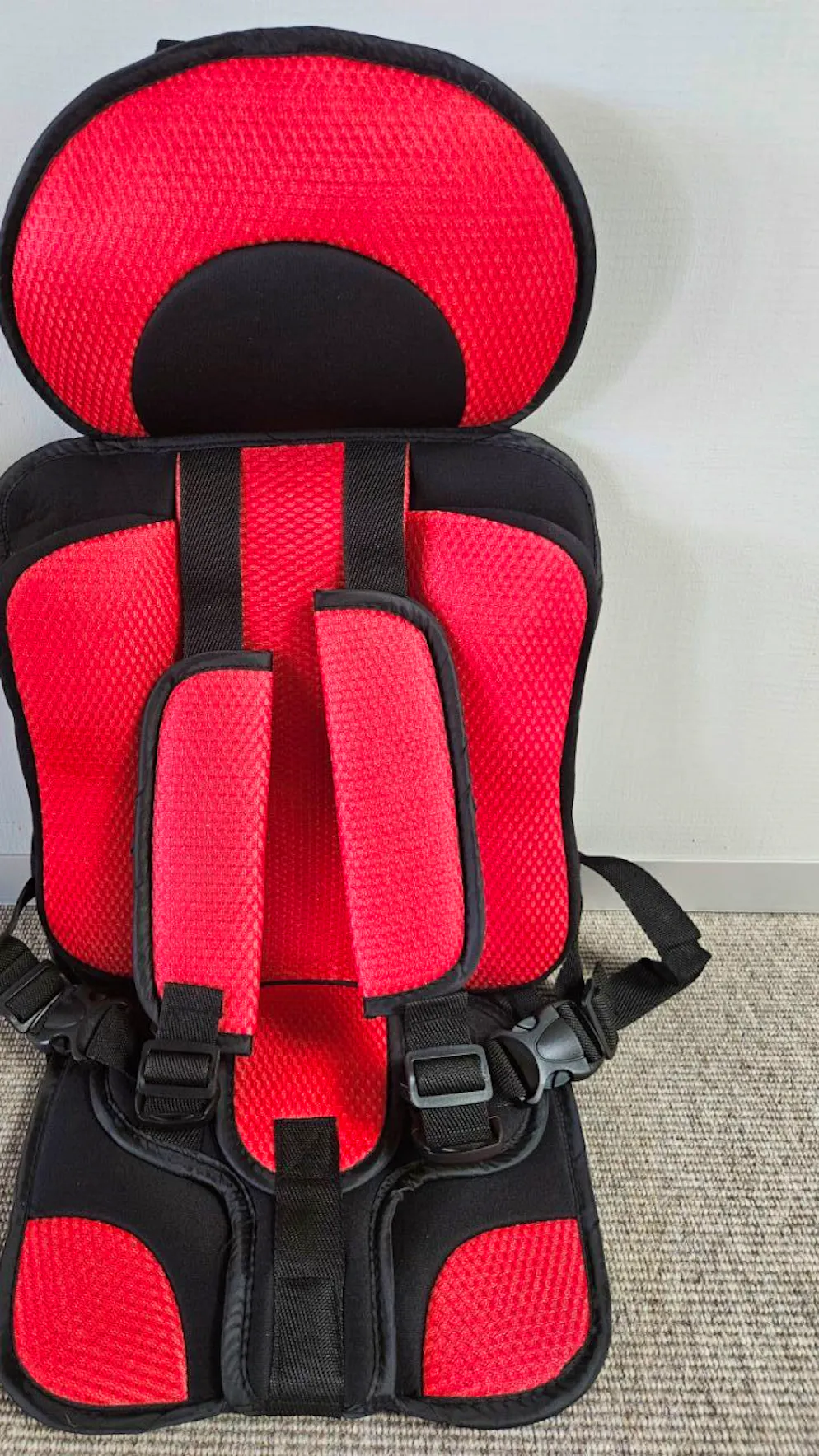 Bund warnt vor gefährlichem Pseudo-Kindersitz aus Onlineshops – Gallery. Das Produkt wird in verschiedenen Farben abgeboten.