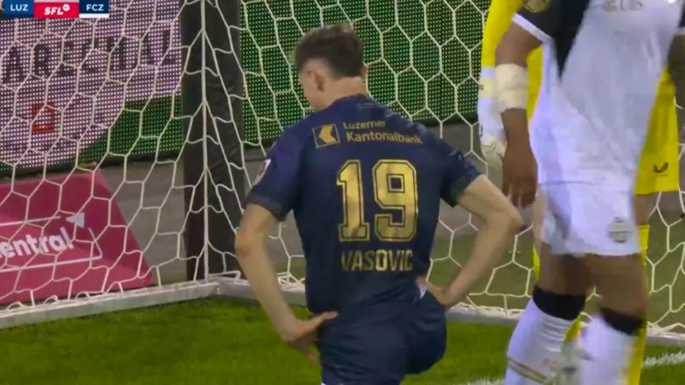 Vasovic and the aluminum. Is this the craziest miss of the season?
