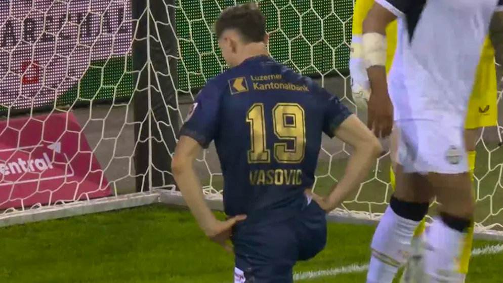 Vasovic and the aluminum. Is this the craziest miss of the season?