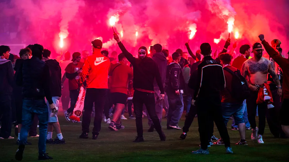 Amende salée et victoire annulée. Le Slavia Prague paie cher les débordements de ses fans