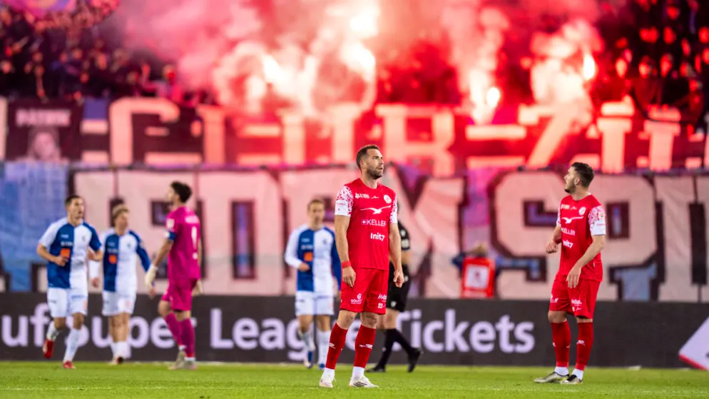 Super League. Winterthur squanders a 2-0 lead and with it their last hopes
