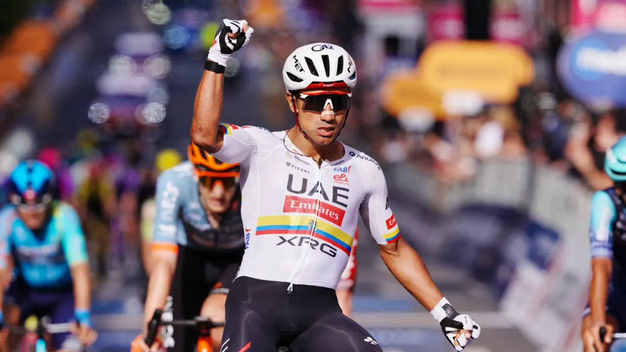 Giro d'Italia. Ciccone grabs the Maglia Rosa ahead of Jan Christen