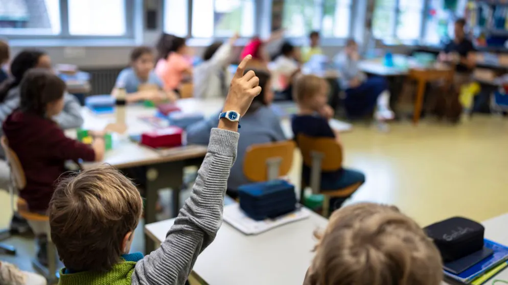 Le niveau d'éducation des parents, les moyens financiers et le soutien au quotidien influencent les résultats scolaires des enfants (image d'illustration).
