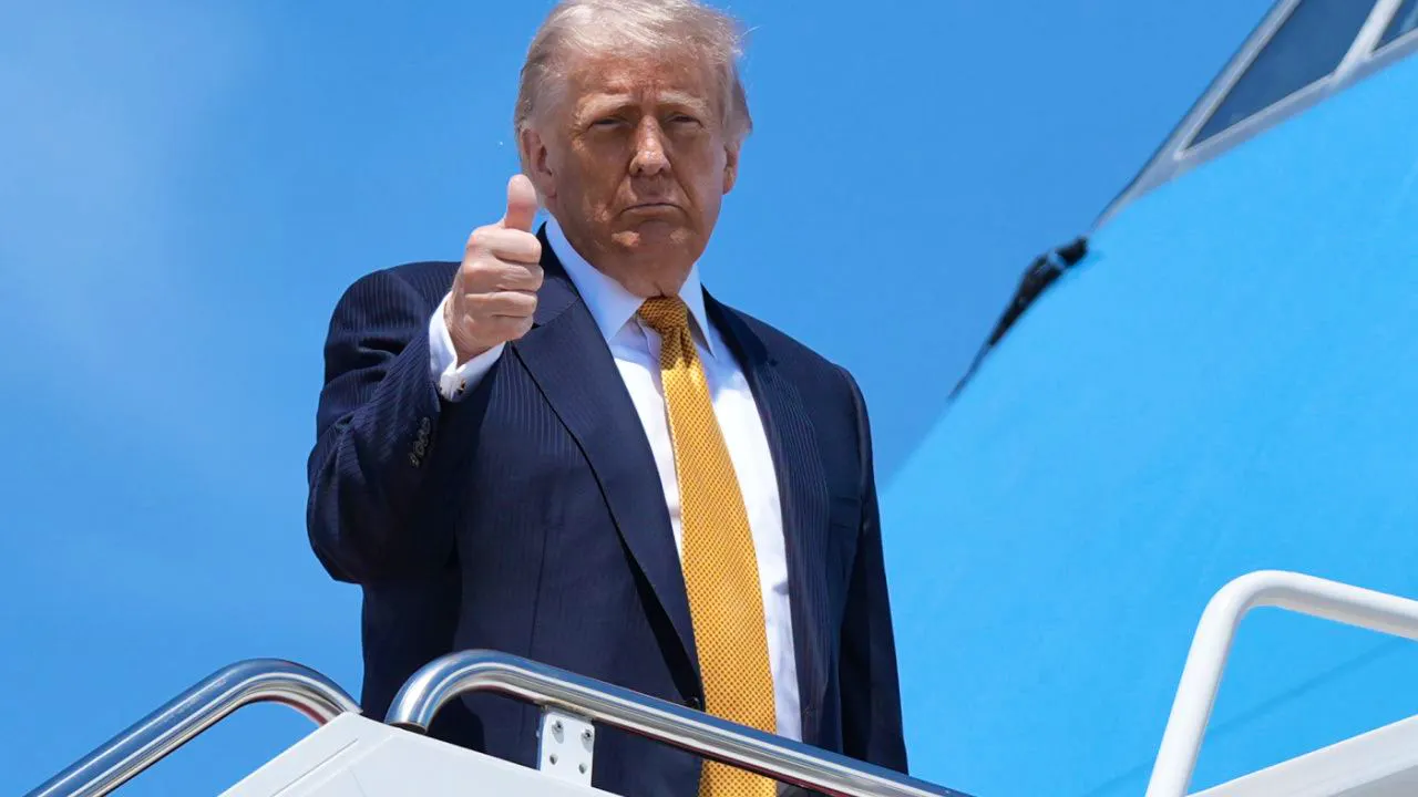Politics. Trump plays down tensions with China in Iran war