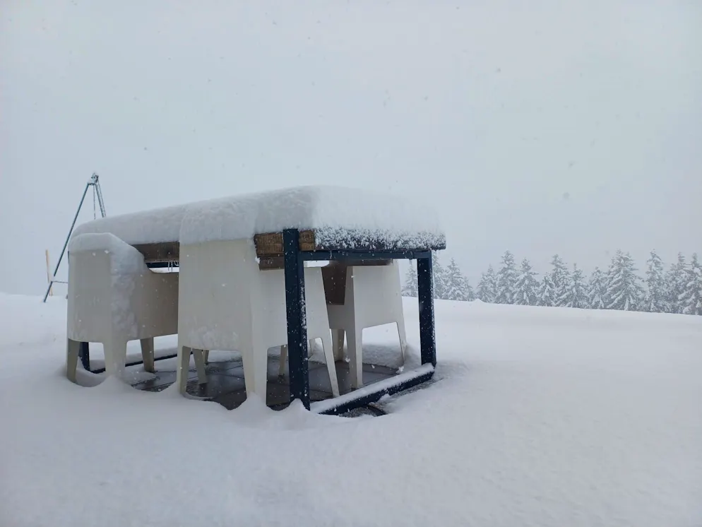 Schnee im Mai. In Alpthal SZ waren die Schneemengen auf einer Höhe von 1280 Metern über Meer hingegen bereits beträchtlich.