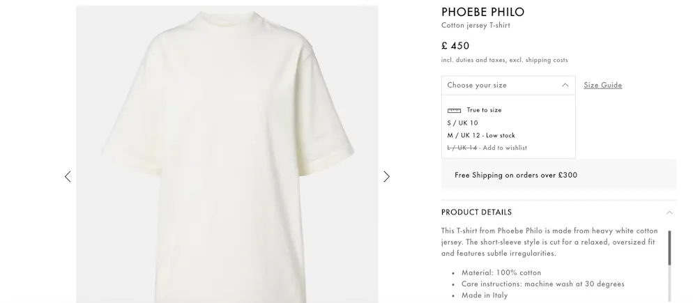 Das weisse Shirt von Phoebe Philo ist fast komplett ausverkauft.