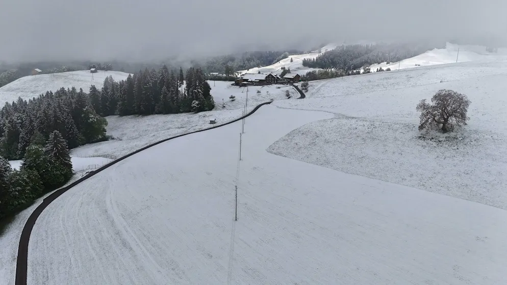 Meteo. A maggio è tornata la neve nella Svizzera orientale: ecco il video