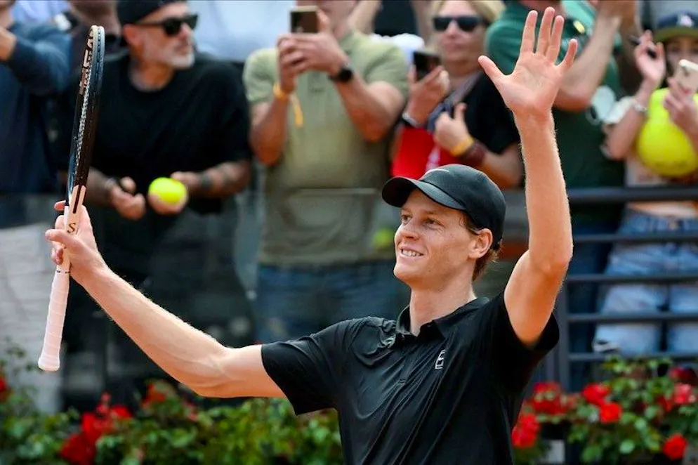 Sinner eguaglia il record di Djokovic, Zverev saluta Roma