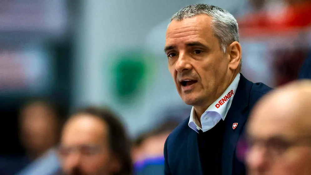 L'allenatore della Nazionale Jan Cadieux annuncia la sua squadra per la Coppa del Mondo in casa martedì.