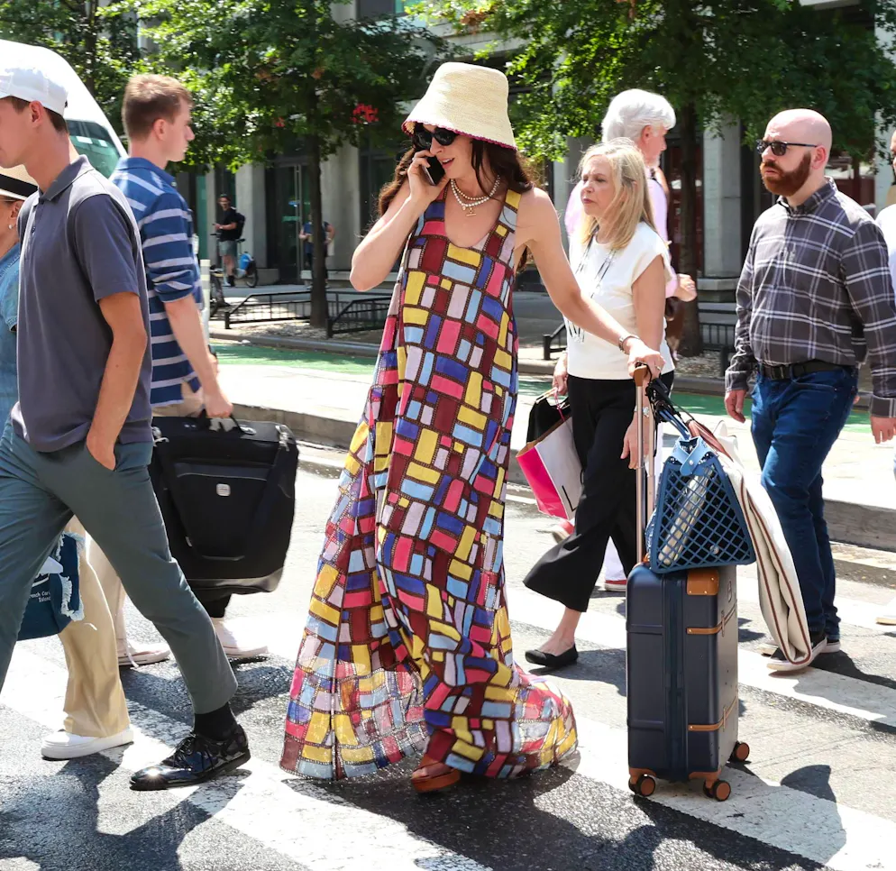 Anne Hathaway im Niki Patchwork Maxi Dress. 