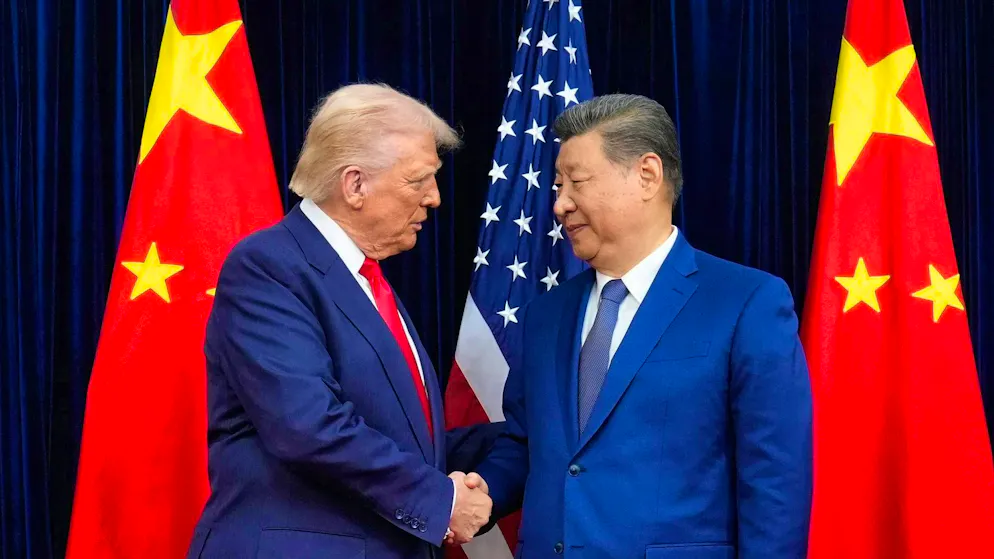 US President Donald Trump (l.) and China's head of state Xi Jinping, on October 30, 2025 in South Korea.