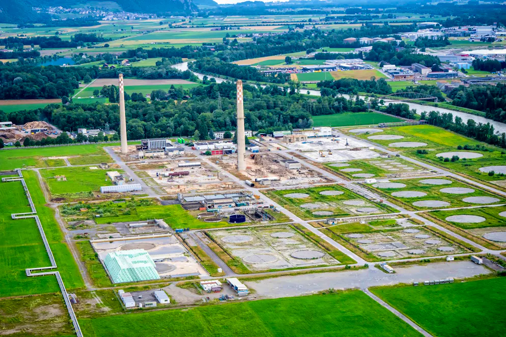 Bauarbeiten am Abbruch der Tamoil-Raffinerie in Collombey-Muraz im Juli 2024.