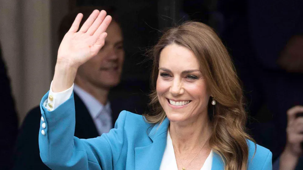 Ecco il programma della visita. La principessa Kate è arrivata a Reggio Emilia, accolta da 3'000 persone: «Buongiorno!»