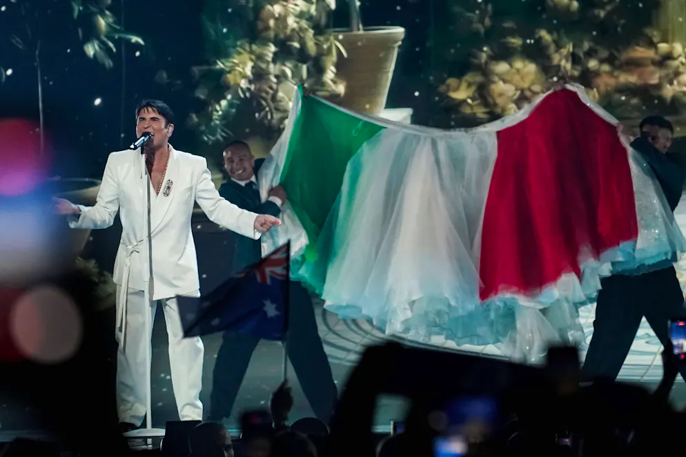 Eurovision. Sal da Vinci si è esibito durante la prima semifinale per l'Italia con la sua «Per sempre sì».