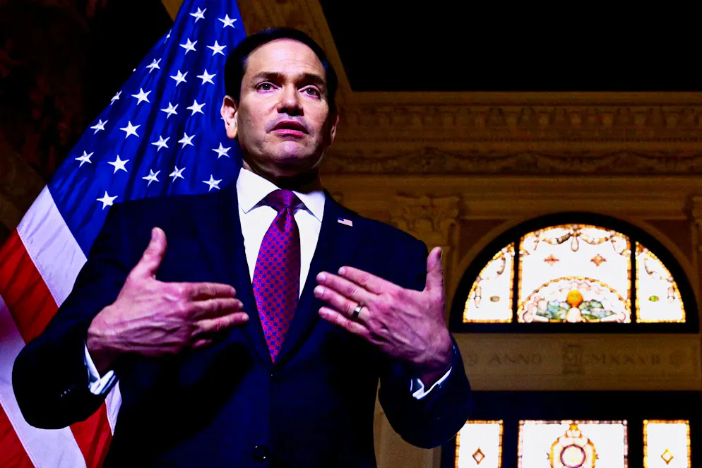 Le secrétaire d'Etat Marco Rubio, dont les parents sont d'origine cubaine, avait initialement formulé cette proposition la semaine dernière, après son voyage au Vatican, avant d'assurer que Cuba avait rejeté la proposition. Une affirmation démentie par le gouvernement communiste de La Havane.