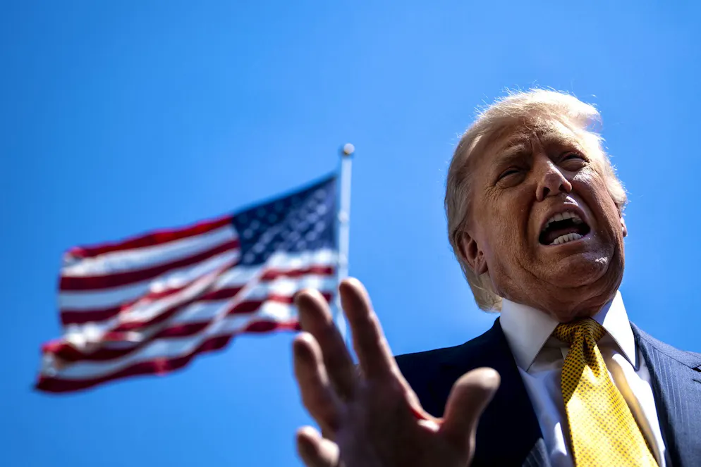Début mai, Donald Trump est passé outre la date limite de 60 jours en argumentant qu'en raison du cessez-le-feu en cours avec l'Iran, le conflit était terminé.