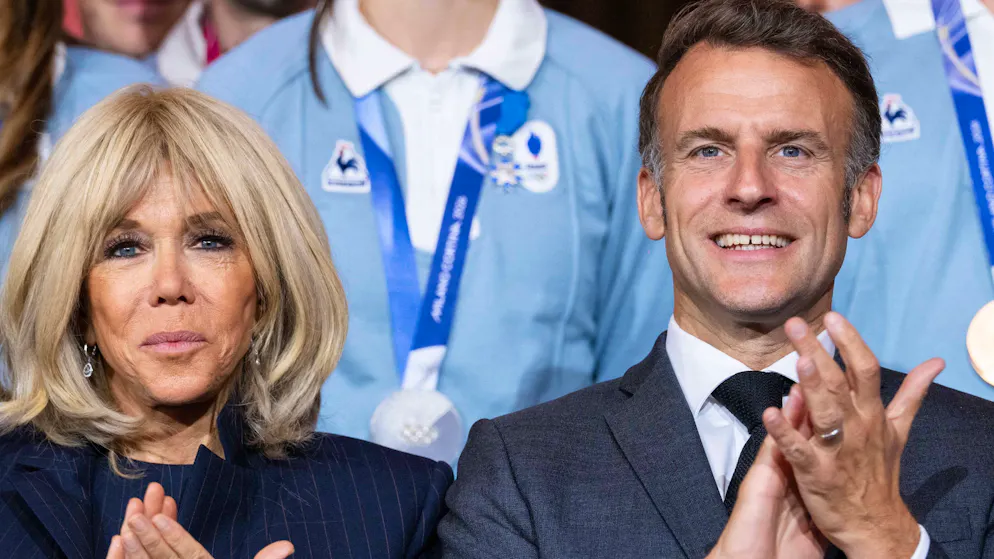 Francia. Nuova ipotesi: ci sarebbe un «attrice iraniana dietro lo schiaffo di Brigitte a Macron»