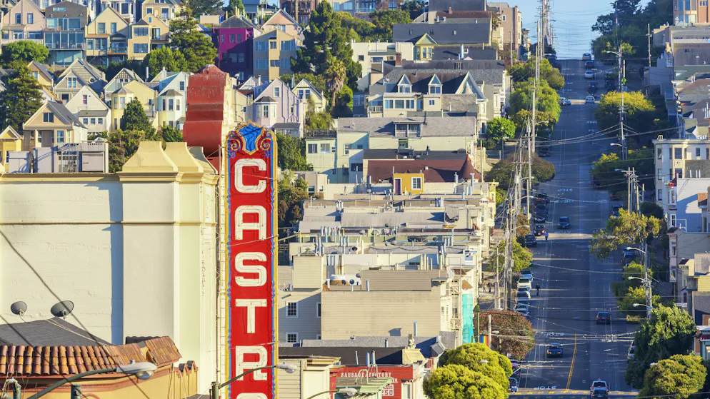 Surprise à San Francisco. Il circule sur la voie du covoiturage... avec un drôle de passager !