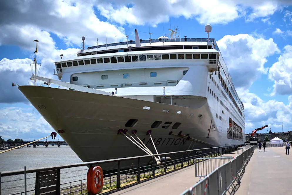 1.700 Passagiere und Crew-Mitglieder sitzen nach einer Welle von Magen-Darm-Erkrankungen auf einem Kreuzfahrtschiff in Bordeaux fest.