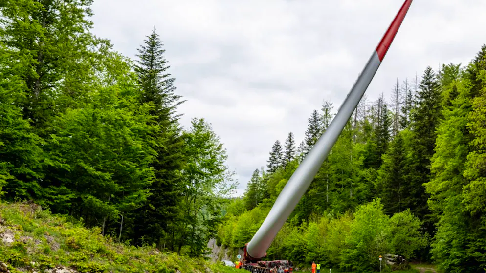 Energie. Les pales du parc éolien vaudois «Sur Grati» prennent la route
