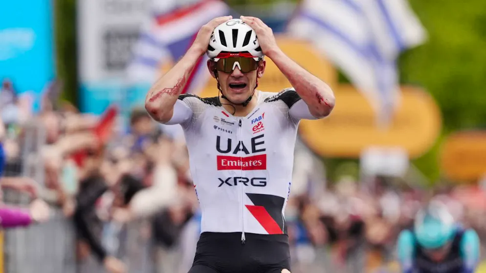 Giro d'Italia. Rain, cold, hail showers and a new leader