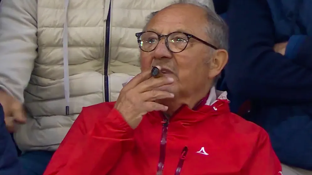 Winti fan Thurnheer caught smoking. 