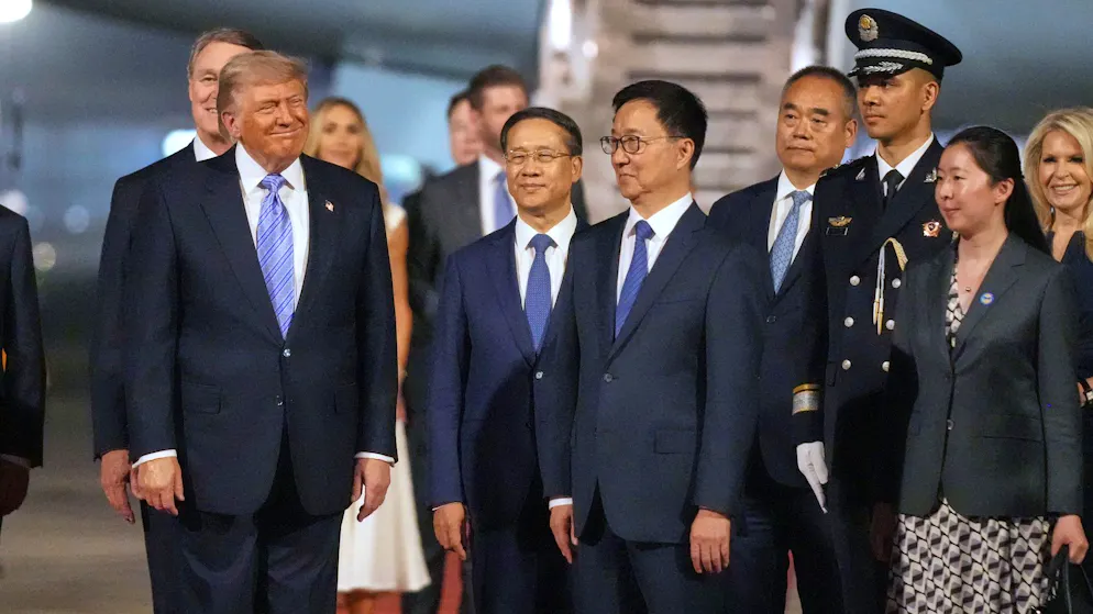 USA-Cina. Trump a Pechino con Musk e Cook cala le «Cinque B», Xi risponde con le «Tre T»
